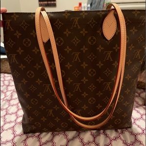 Louis Vuitton Carry it tote 💯 authentic